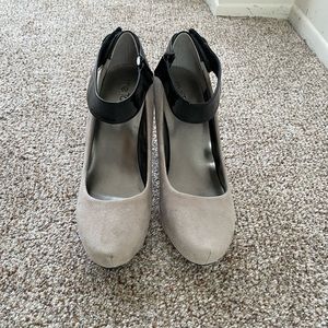 Me Too Black and Tan Heels Sophisticated Style